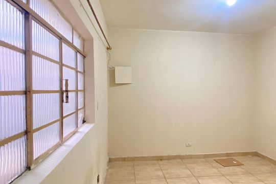 Sala de casa para alugar com 2 quartos, 40m² em Km 18, Osasco