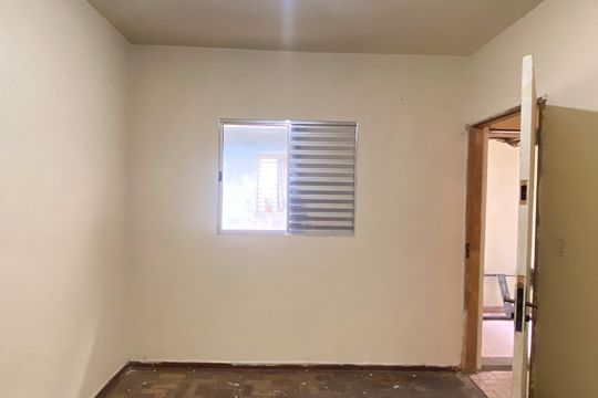 Quarto 2 de casa para alugar com 2 quartos, 40m² em Km 18, Osasco