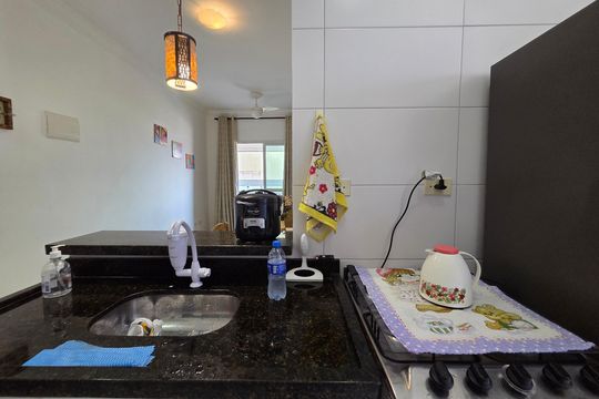 Cozinha de apartamento para alugar com 1 quarto, 43m² em Nova Mirim, Praia Grande