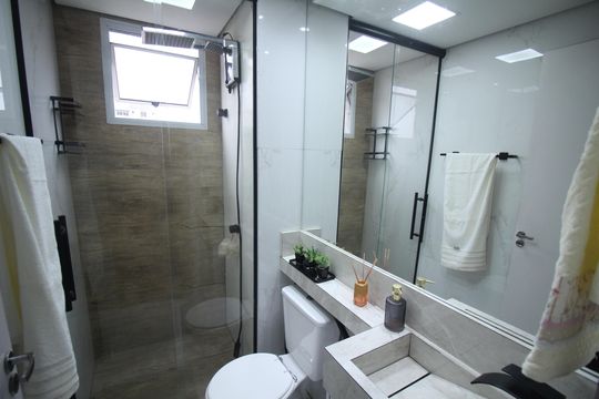 Banheiro de apartamento à venda com 2 quartos, 47m² em Jardim Riacho das Pedras, Contagem