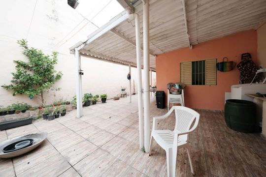 Área externa de casa à venda com 2 quartos, 180m² em Vila Araguaia, São Paulo