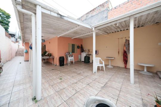 Área externa de casa à venda com 2 quartos, 180m² em Vila Araguaia, São Paulo