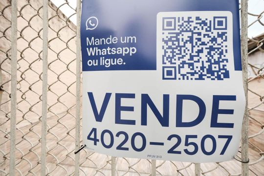 Fachada de casa à venda com 2 quartos, 180m² em Vila Araguaia, São Paulo