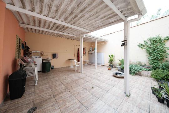 Área externa de casa à venda com 2 quartos, 180m² em Vila Araguaia, São Paulo