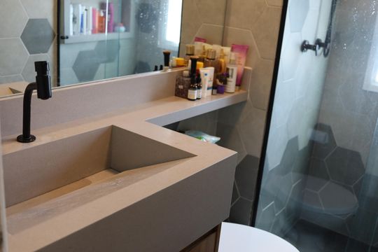 Banheiro da Suíte de apartamento à venda com 2 quartos, 68m² em Vila Nossa Senhora da Escada, Barueri