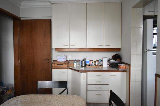 Cozinha de apartamento à venda com 4 quartos, 223m² em Vila Clementino, São Paulo