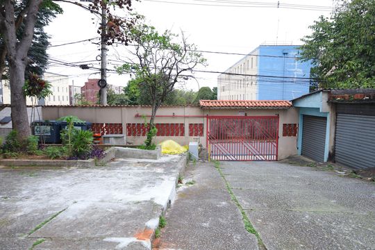 Área comum - Estacionamento - Portão de apartamento para alugar com 3 quartos, 55m² em Conjunto Residencial José Bonifácio, São Paulo
