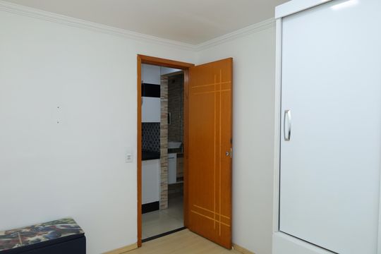Quarto 2 de apartamento para alugar com 3 quartos, 55m² em Conjunto Residencial José Bonifácio, São Paulo