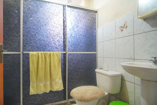 Banheiro de apartamento à venda com 2 quartos, 52m² em Campina, São Leopoldo
