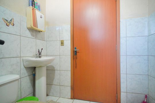 Banheiro de apartamento à venda com 2 quartos, 52m² em Campina, São Leopoldo