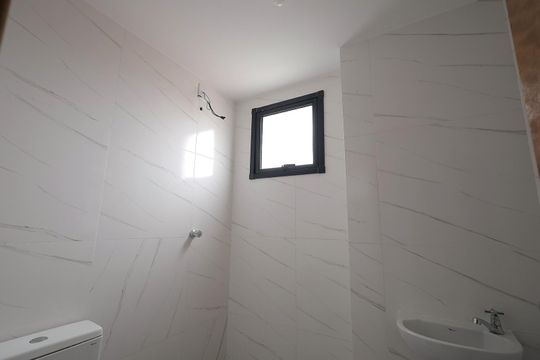 Banheiro de apartamento à venda com 2 quartos, 43m² em Vila Sao Pedro, Santo André