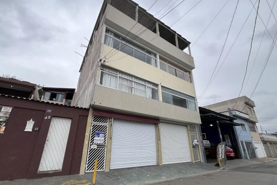 Fachada com placa grande de casa para alugar com 2 quartos, 270m² em Vila Paraiso, Guarulhos