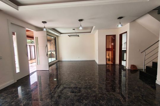 Casa de Condomínio para alugar com 4 quartos, 241m² em Recreio dos Bandeirantes, Rio de Janeiro
