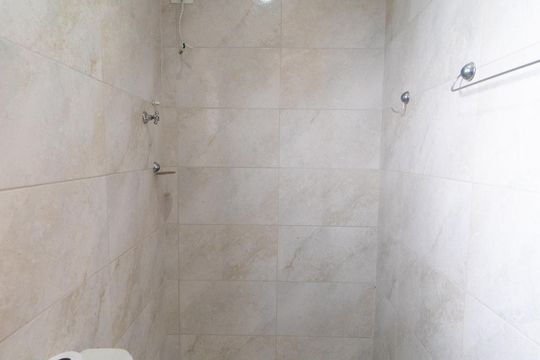 Banheiro de casa para alugar com 1 quarto, 45m² em Jabaquara, São Paulo