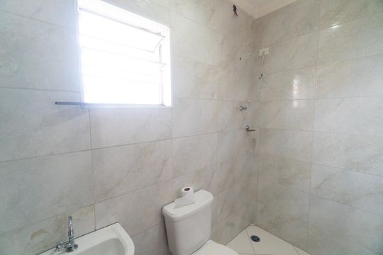 Banheiro de casa para alugar com 1 quarto, 45m² em Jabaquara, São Paulo
