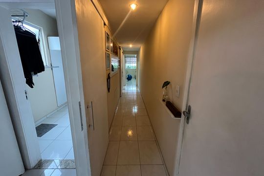 Corredor de apartamento para alugar com 2 quartos, 70m² em Bancários, Rio de Janeiro