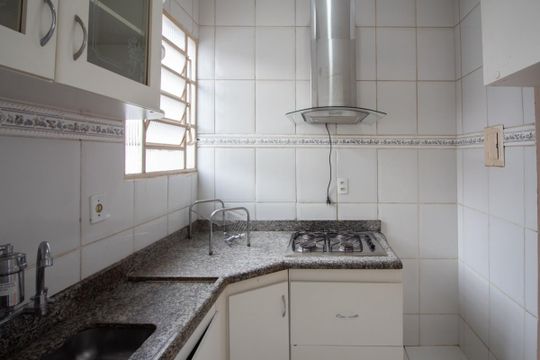 Cozinha de apartamento para alugar com 2 quartos, 45m² em Ouro Preto, Belo Horizonte