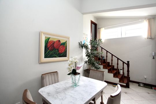 Sala de casa à venda com 5 quartos, 200m² em Conjunto California, Belo Horizonte