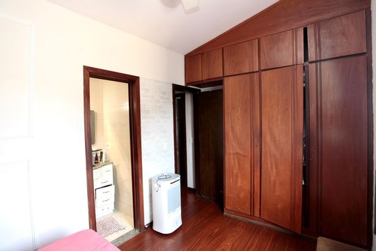 Quarto Suíte de casa à venda com 5 quartos, 200m² em Conjunto California, Belo Horizonte