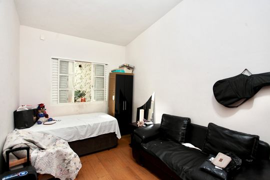 Quarto 2 de casa à venda com 5 quartos, 200m² em Conjunto California, Belo Horizonte