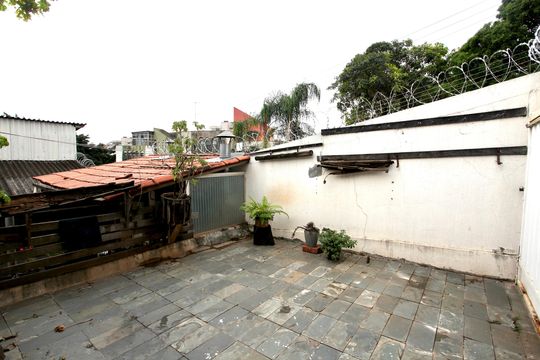 Garagem de casa à venda com 5 quartos, 200m² em Conjunto California, Belo Horizonte