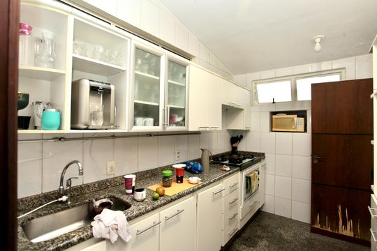 Cozinha e Área de Serviço de casa à venda com 5 quartos, 200m² em Conjunto California, Belo Horizonte