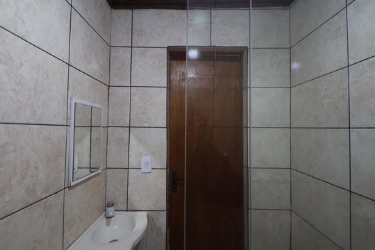 Banheiro de casa para alugar com 1 quarto, 29m² em São José, Canoas