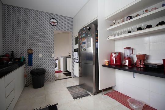 Cozinha de casa de condomínio à venda com 4 quartos, 800m² em Condomínio Ouro, Brasília