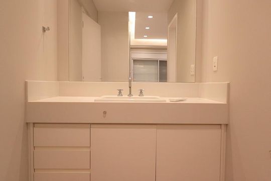 Banheiro da Suíte 1 de apartamento para alugar com 2 quartos, 72m² em Cambuí, Campinas
