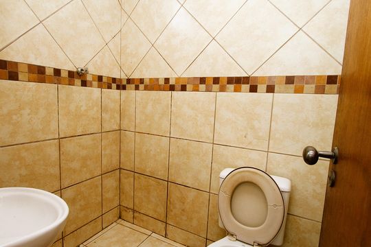Banheiro de casa para alugar com 2 quartos, 60m² em Nova Gameleira, Belo Horizonte