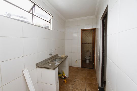 Cozinha e Área de Serviço de casa para alugar com 2 quartos, 60m² em Nova Gameleira, Belo Horizonte