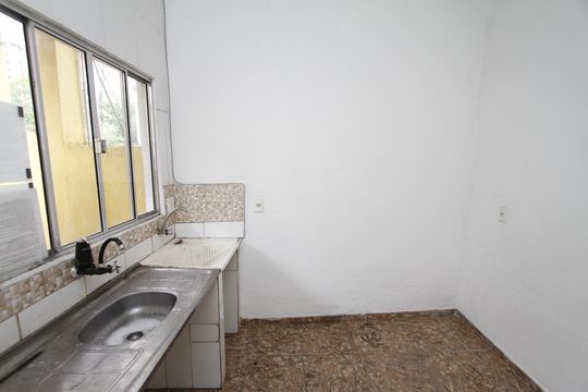 Banheiro de kitnet/studio para alugar com 1 quarto, 24m² em Nova Gameleira, Belo Horizonte