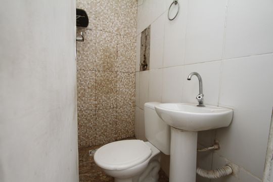 Banheiro de kitnet/studio para alugar com 1 quarto, 24m² em Nova Gameleira, Belo Horizonte