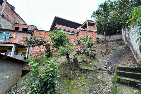 Quintal de casa à venda com 3 quartos, 323m² em Realengo, Rio de Janeiro