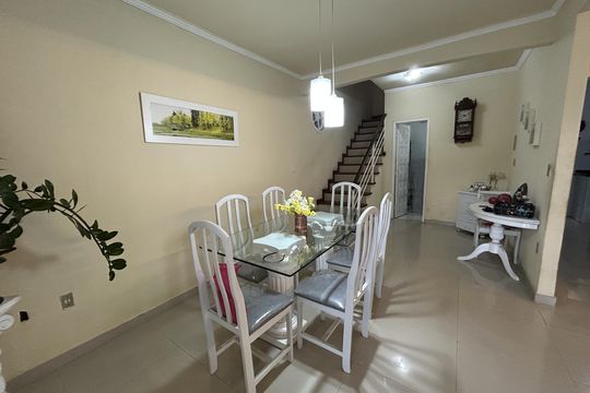 Casa à venda com 3 quartos, 323m² em Realengo, Rio de Janeiro