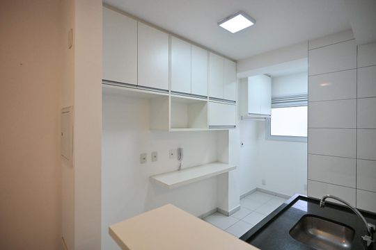 Cozinha de apartamento para alugar com 2 quartos, 55m² em Vila Andrade, São Paulo