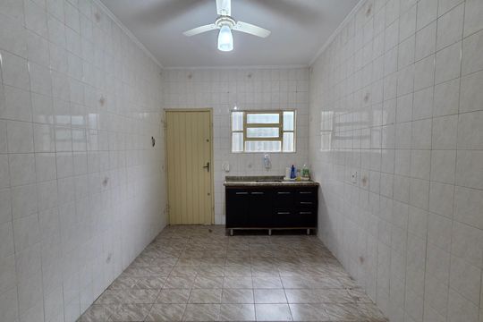 Cozinha de casa para alugar com 2 quartos, 68m² em Vila Tupi, Praia Grande