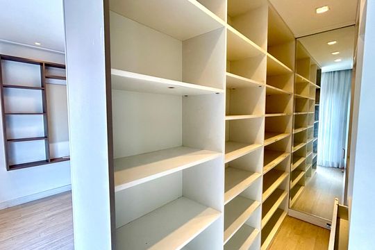 Closet da suíte de casa para alugar com 3 quartos, 330m² em Jardim do Papai, Guarulhos
