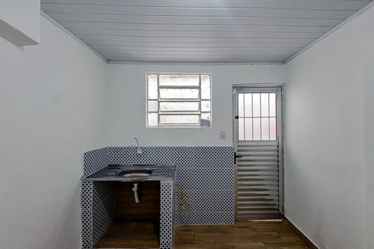 Cozinha de casa para alugar com 1 quarto, 22m² em Vila Bertioga, São Paulo