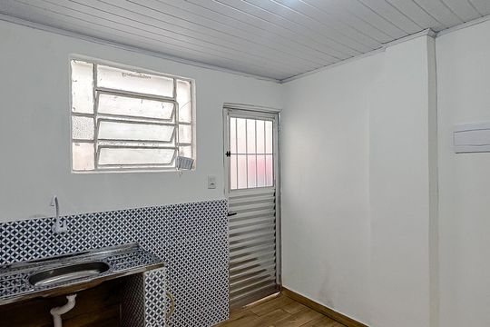 Cozinha de casa para alugar com 1 quarto, 22m² em Vila Bertioga, São Paulo