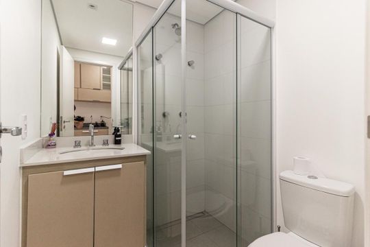 Banheiro de kitnet/studio para alugar com 1 quarto, 27m² em Vila Buarque, São Paulo