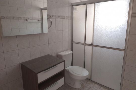 Banheiro 1 de apartamento à venda com 2 quartos, 54m² em Jardim Estrela, Mauá