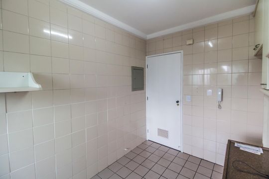 Cozinha de apartamento à venda com 2 quartos, 80m² em Tamboré, Barueri