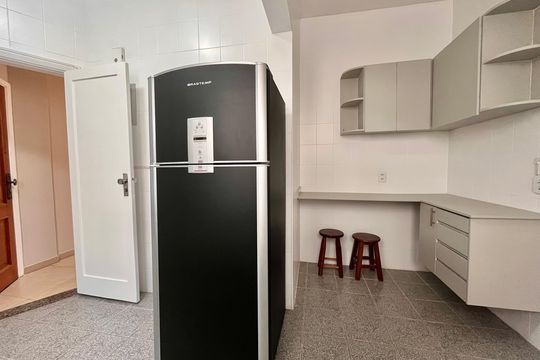 Cozinha de apartamento para alugar com 1 quarto, 53m² em Copacabana, Rio de Janeiro