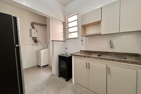Cozinha de apartamento para alugar com 1 quarto, 53m² em Copacabana, Rio de Janeiro