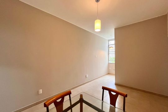 Sala de apartamento para alugar com 1 quarto, 53m² em Copacabana, Rio de Janeiro