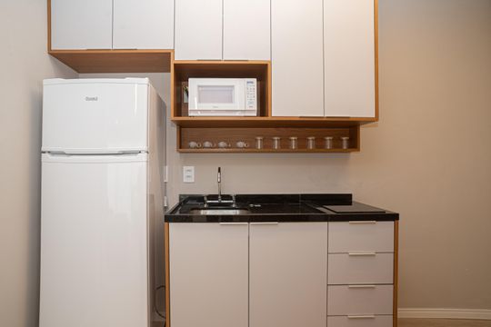 Cozinha de kitnet/studio para alugar com 1 quarto, 27m² em Bela Vista, São Paulo