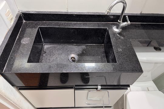 Banheiro Social de apartamento à venda com 2 quartos, 43m² em Recreio dos Bandeirantes, Rio de Janeiro