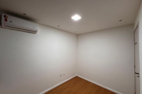 Quarto 2 de apartamento à venda com 2 quartos, 43m² em Recreio dos Bandeirantes, Rio de Janeiro