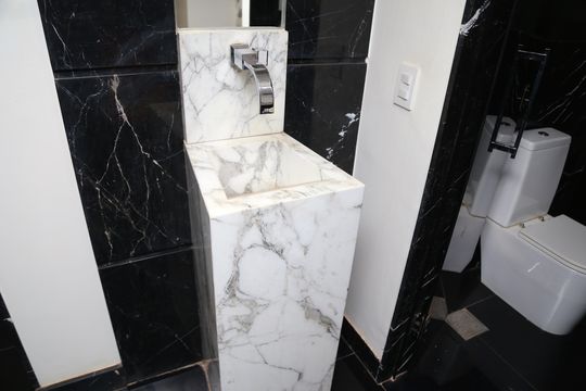 Banheiro 2 de apartamento à venda com 2 quartos, 134m² em Jardim Goiás, Goiânia